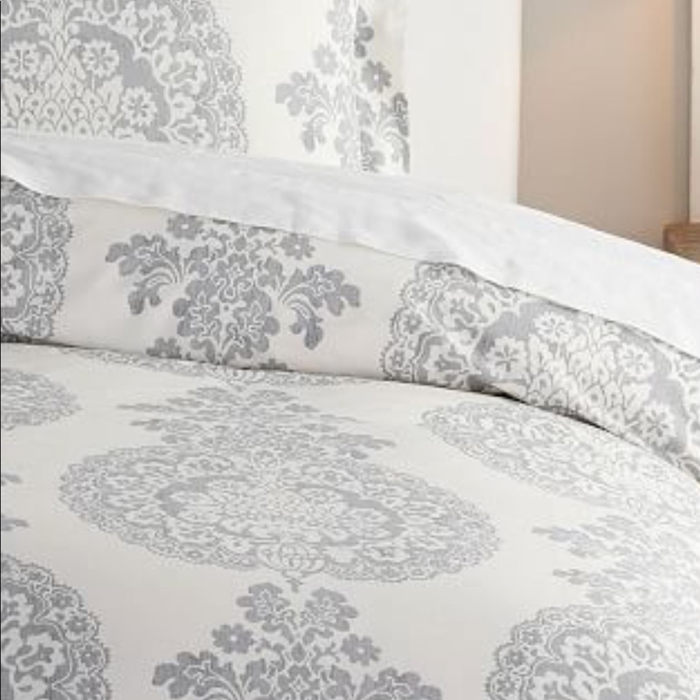 Pottery Barn Lucianna Medallion Duvet Cover QUEEN